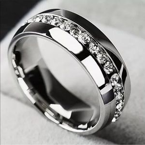 💖 Size 8 Crystal Stainless Steel Ring NEW